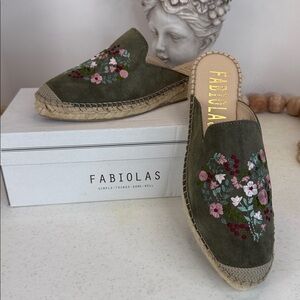 Fabiola’s Made In Spain Suede Espadrille Mules  Flower Embroidery Green 39/9